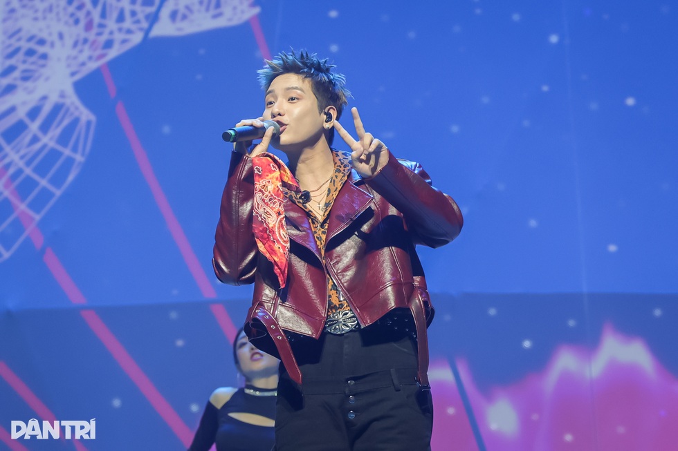 Noo Phước Thịnh cùng dàn anh trai diễn cực cháy ở Hà Nội - 6 Noo Phước Thịnh cùng dàn anh trai diễn cực cháy ở Hà Nội - 6