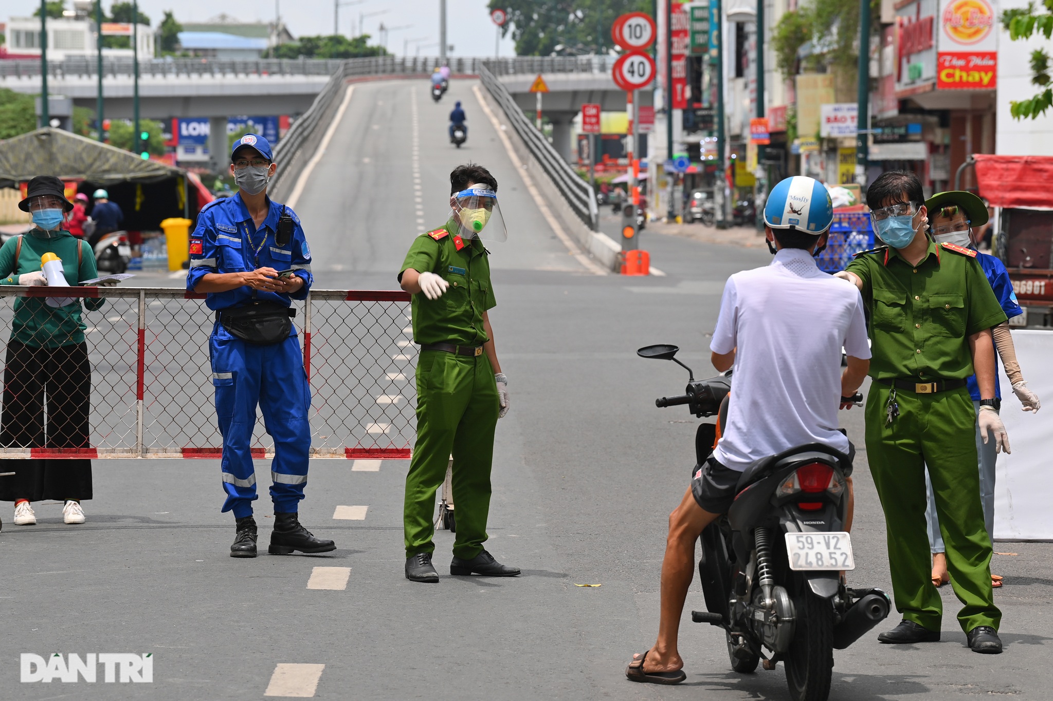 Bí thư TPHCM: Thành phố mời bà con ở lại... - 5 Bí thư TPHCM: Thành phố mời bà con ở lại... - 5