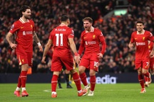 Liverpool gia tăng khoảng cách với Arsenal lên 13 điểm