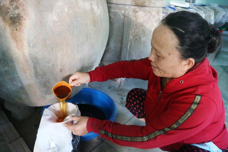 Người phụ nữ hơn 30 năm xây dựng thương hiệu mắm truyền thống - 4 Người phụ nữ hơn 30 năm xây dựng thương hiệu mắm truyền thống - 4
