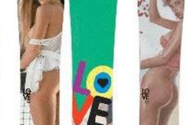 Tranh cãi vì ván trượt tuyết in hình phụ nữ khỏa thân