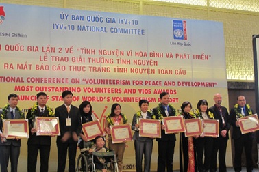Tôn vinh hoạt động “Tình nguyện vì Hòa bình và phát triển”