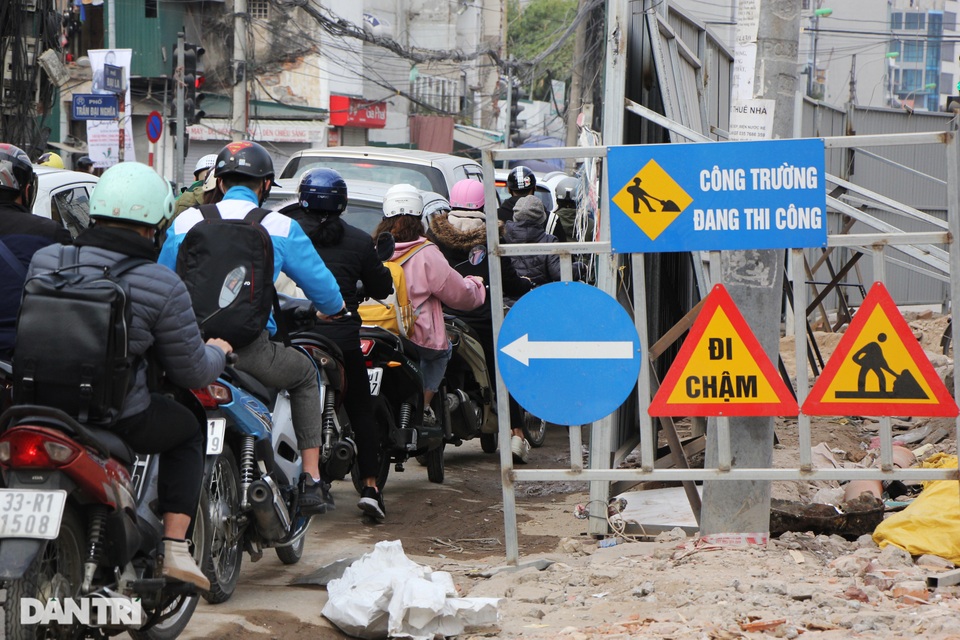 Khốn khổ chen nhau trên tuyến đường vành đai nghìn tỷ - 8 Khốn khổ chen nhau trên tuyến đường vành đai nghìn tỷ - 8