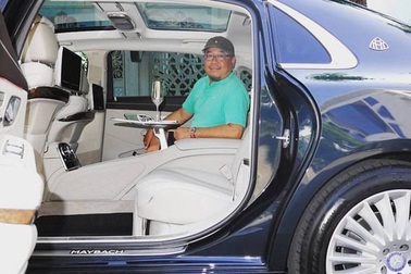 Vừa chuyển giao 2 lâu đài, Khải Silk còn bán cả siêu xe Rolls-Royce Phantom
