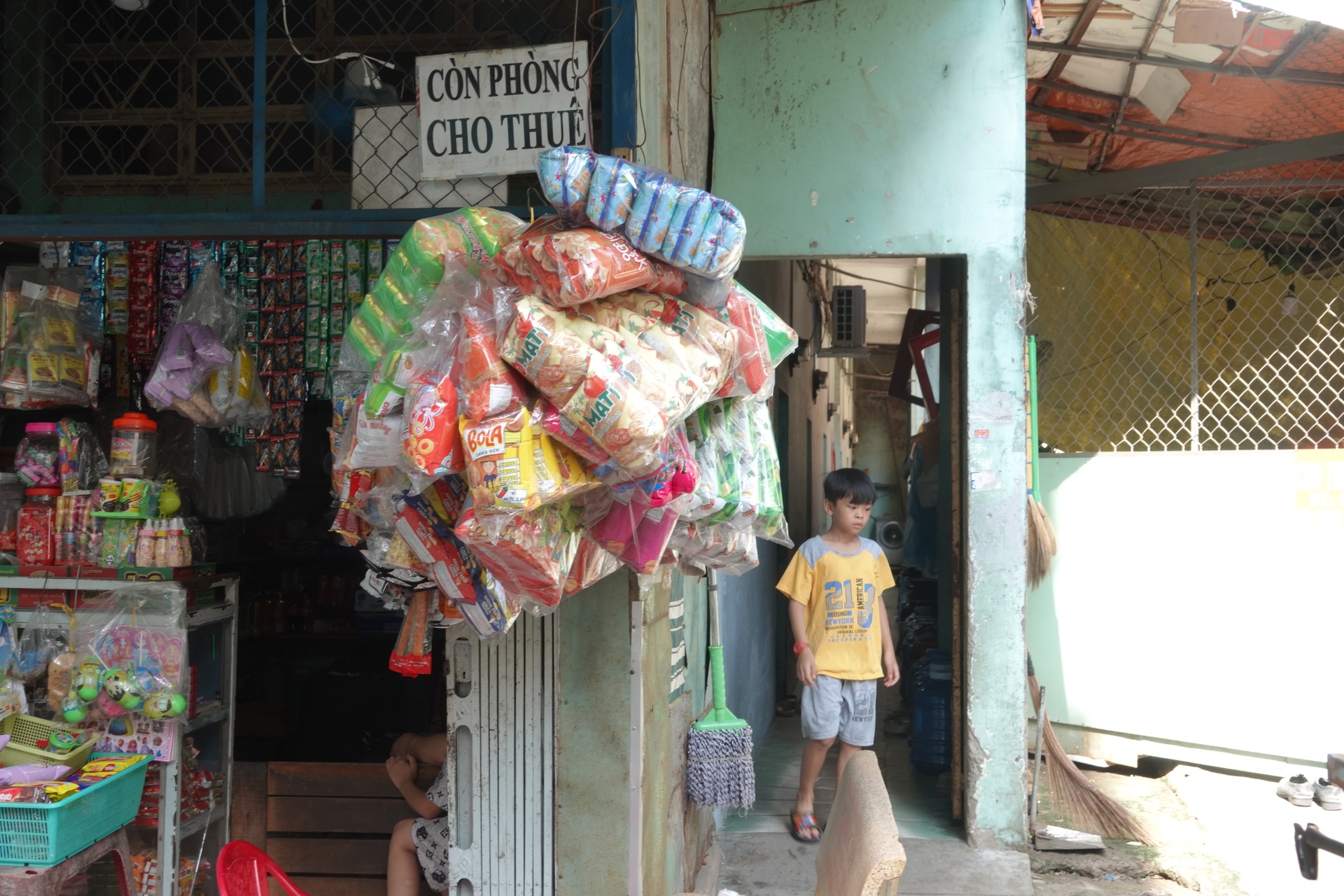 Công nhân bỏ phố về quê, chủ trọ khóc ròng, tiểu thương cũng sạt nghiệp - 3 Công nhân bỏ phố về quê, chủ trọ khóc ròng, tiểu thương cũng sạt nghiệp - 3