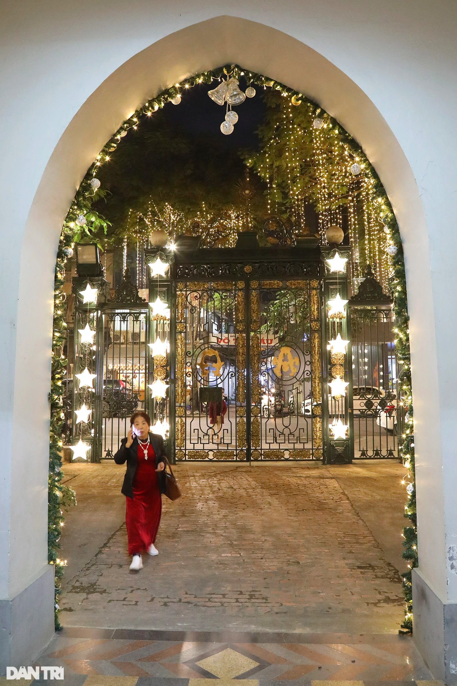 Các nhà thờ ở Hà Nội trang trí lung linh hàng nghìn ánh đèn đón Noel 2022 - 13 Các nhà thờ ở Hà Nội trang trí lung linh hàng nghìn ánh đèn đón Noel 2022 - 13