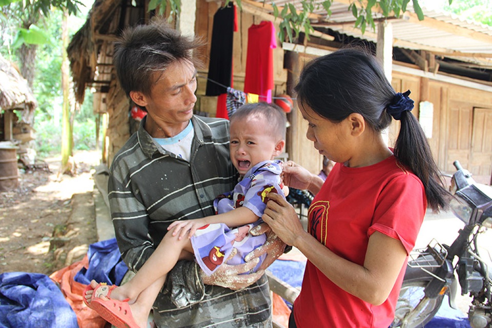 Thương cô gái nguy cơ mù vĩnh viễn, em trai bị suy tim mong bạn đọc giúp đỡ - 4 Thương cô gái nguy cơ mù vĩnh viễn, em trai bị suy tim mong bạn đọc giúp đỡ - 4