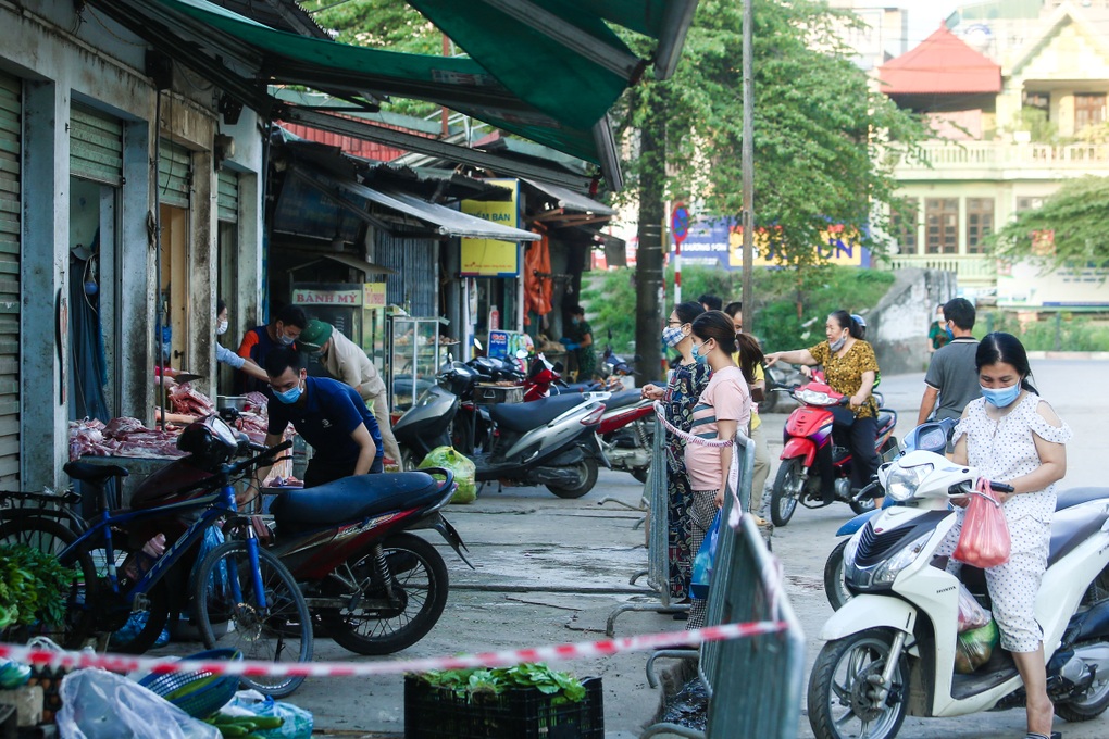 Hà Nội quyết dẹp bỏ toàn bộ chợ tạm, chợ cóc, cơ sở giết mổ không đảm bảo - 1 Hà Nội quyết dẹp bỏ toàn bộ chợ tạm, chợ cóc, cơ sở giết mổ không đảm bảo - 1