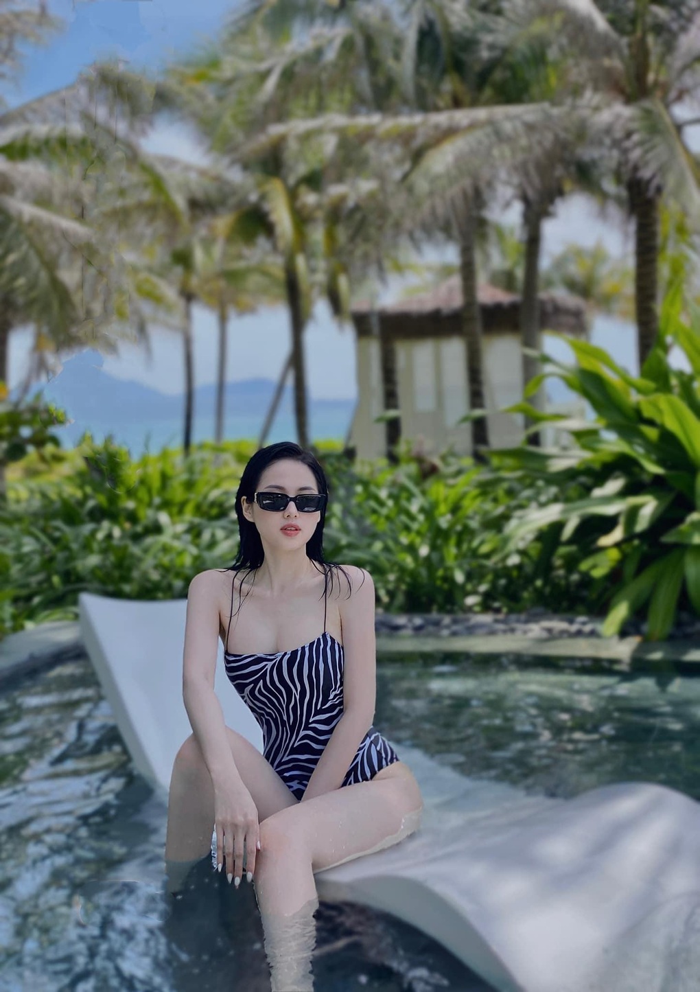 Hot girl đời đầu Tâm Tít diện bikini màu bạc bốc lửa, khoe dáng gợi cảm - 5 Hot girl đời đầu Tâm Tít diện bikini màu bạc bốc lửa, khoe dáng gợi cảm - 5