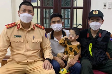 Người đàn ông bế con trai lên cầu Bãi Cháy dọa tự tử