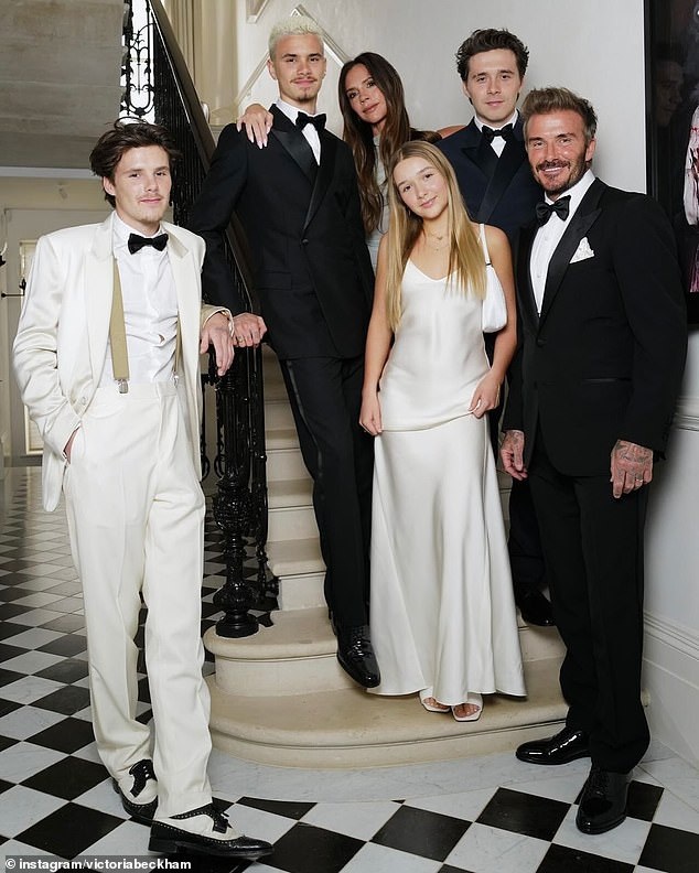 Đám cưới lại ồn ào của con trai cả khiến gia đình Beckham tan nát con tim - 4