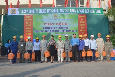 Công đoàn cấp làn nhựa, hộp đựng thực phẩm cho người lao động đi chợ