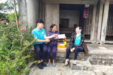 Cậu trai "méo mó", nói chẳng ra hơi mà đi thuyết phục làm từ thiện