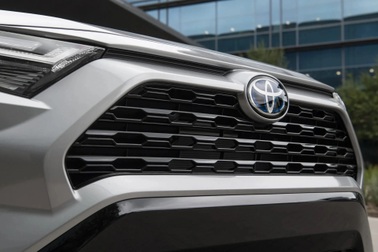 Chủ xe Toyota sẽ phải mất phí nếu muốn sử dụng tính năng khởi động xe từ xa