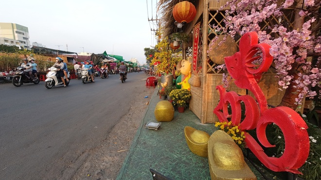 Một lần đi chợ hoa trên bến dưới thuyền độc, lạ nhất Sài Gòn - 5 Một lần đi chợ hoa trên bến dưới thuyền độc, lạ nhất Sài Gòn - 5