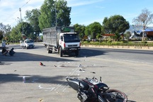 Va chạm với ô tô, 2 nữ sinh thương vong trên đường đi học về