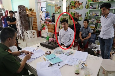 Cán bộ thuế bị bắt quả tang “vòi tiền” một hộ kinh doanh