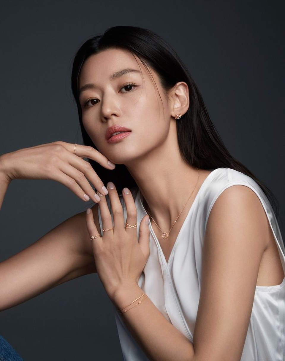 Mợ chảnh Jeon Ji Hyun đẹp xuất sắc ở tuổi 39 - 10 Mợ chảnh Jeon Ji Hyun đẹp xuất sắc ở tuổi 39 - 10
