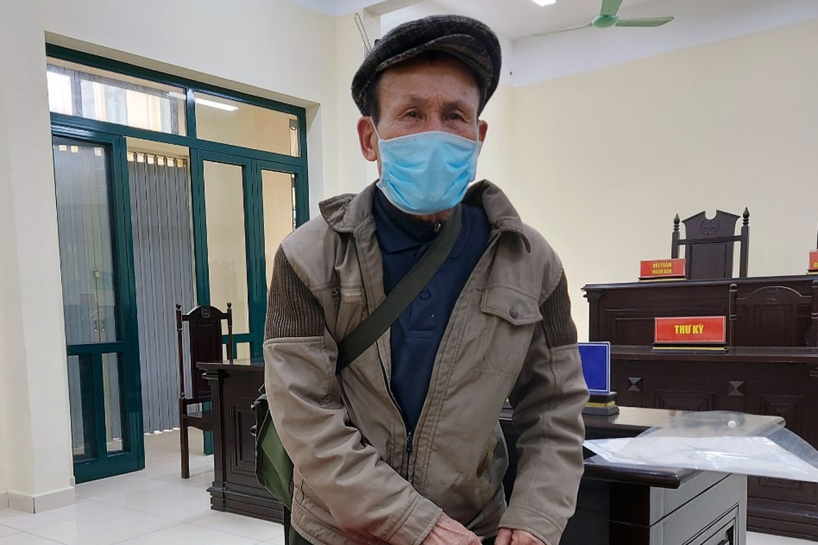 Sau 2 lần trì hoãn, tòa bất ngờ trả hồ sơ vụ ông Hiệp khùng - 1 Sau 2 lần trì hoãn, tòa bất ngờ trả hồ sơ vụ ông Hiệp khùng - 1