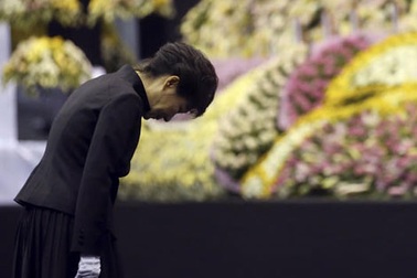 Tổng thống Hàn Quốc xin lỗi nhân dân về vụ chìm phà