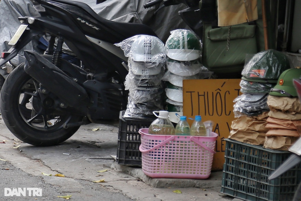Cây xăng vỉa hè như cỏ dại, vừa cắt lại mọc um tùm - 4 Cây xăng vỉa hè như cỏ dại, vừa cắt lại mọc um tùm - 4