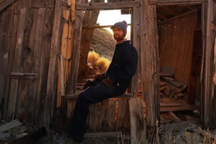 Dùng tiền tiết kiệm cả đời mua "thị trấn ma"