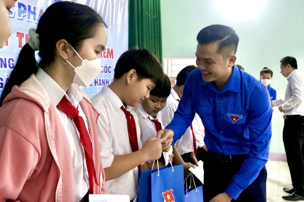 10 ngày thi đua cao điểm của tuổi trẻ Bình Định - 3 10 ngày thi đua cao điểm của tuổi trẻ Bình Định - 3