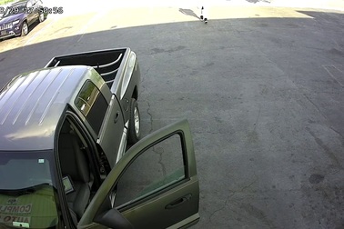 Cố ngăn trộm xe, một chủ garage ô tô bị thương