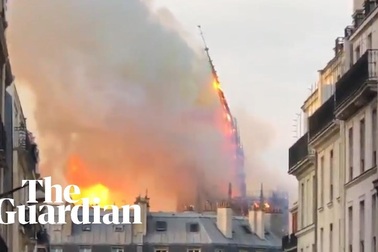 Cháy lớn nhấn chìm Nhà thờ Đức Bà Paris