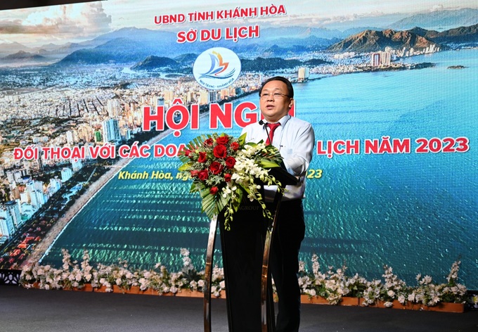 Ông Lê Hữu Hoàng, Phó Chủ tịch thường trực UBND tỉnh Khánh Hòa phát biểu tại hội nghị.
