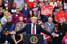 Ông Trump nói không “ngán” so tài với ông Putin