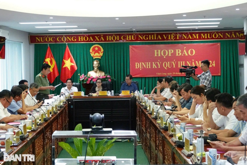 Nam sinh trường cao đẳng đi đánh nhau vì bạn gái bị đòi 200.000 đồng - 2 Nam sinh trường cao đẳng đi đánh nhau vì bạn gái bị đòi 200.000 đồng - 2