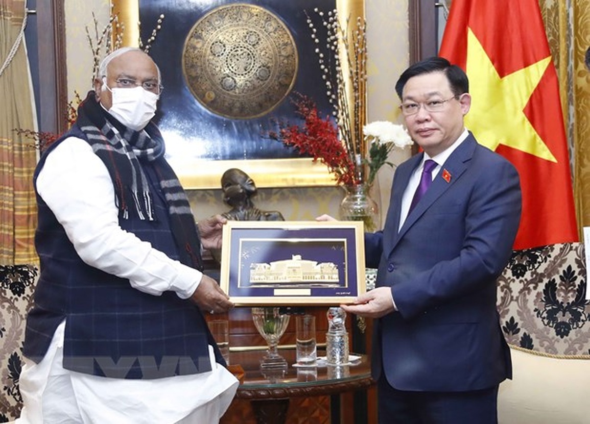 Chủ tịch Quốc hội Vương Đình Huệ tiếp lãnh đạo các đảng tại Ấn Độ - 3 Chủ tịch Quốc hội Vương Đình Huệ tiếp lãnh đạo các đảng tại Ấn Độ - 3