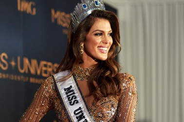 Cư dân mạng “đồn thổi” về giới tính của tân hoa hậu hoàn vũ