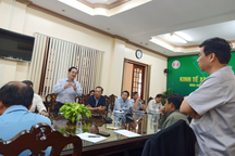 Vì sao 13 ngày vẫn chưa đưa được bé trai lọt sâu trụ bê tông lên mặt đất?