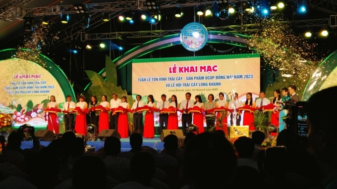 Lễ khai mạc.