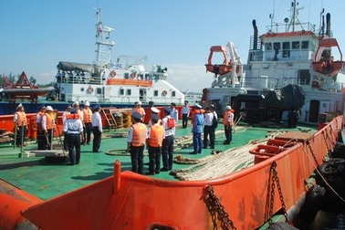 Khẩn trương tìm kiếm tàu cá bị nạn ở vùng biển Hoàng Sa