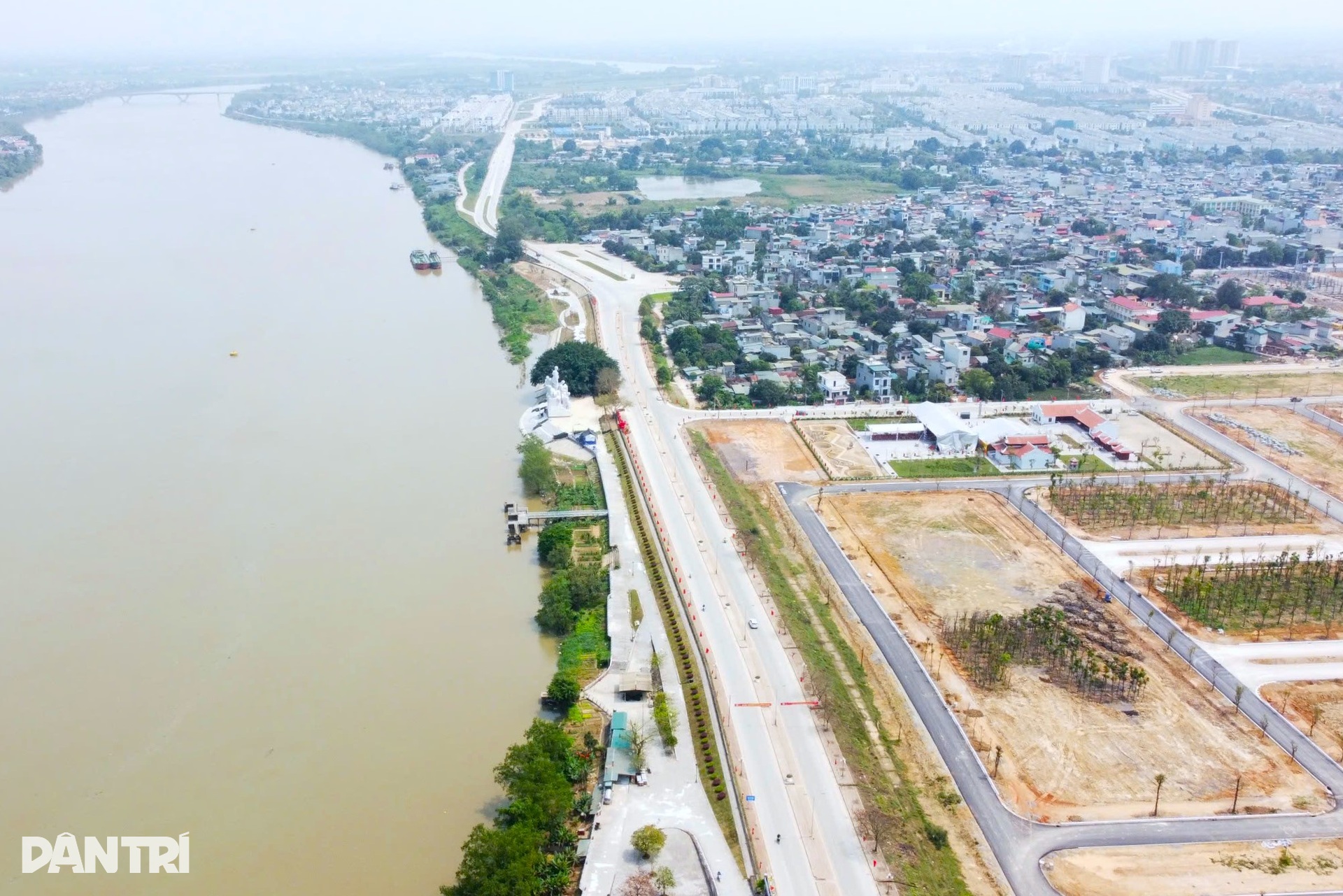 Tượng đài và khu tưởng niệm 64 giáo viên, học sinh hy sinh bên bờ sông Mã - 1 Tượng đài và khu tưởng niệm 64 giáo viên, học sinh hy sinh bên bờ sông Mã - 1