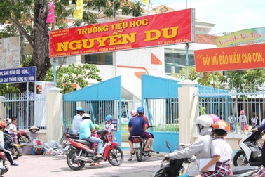 Thanh niên lạ mặt dụ dỗ đòi rước học sinh tiểu học, phụ huynh hoang mang