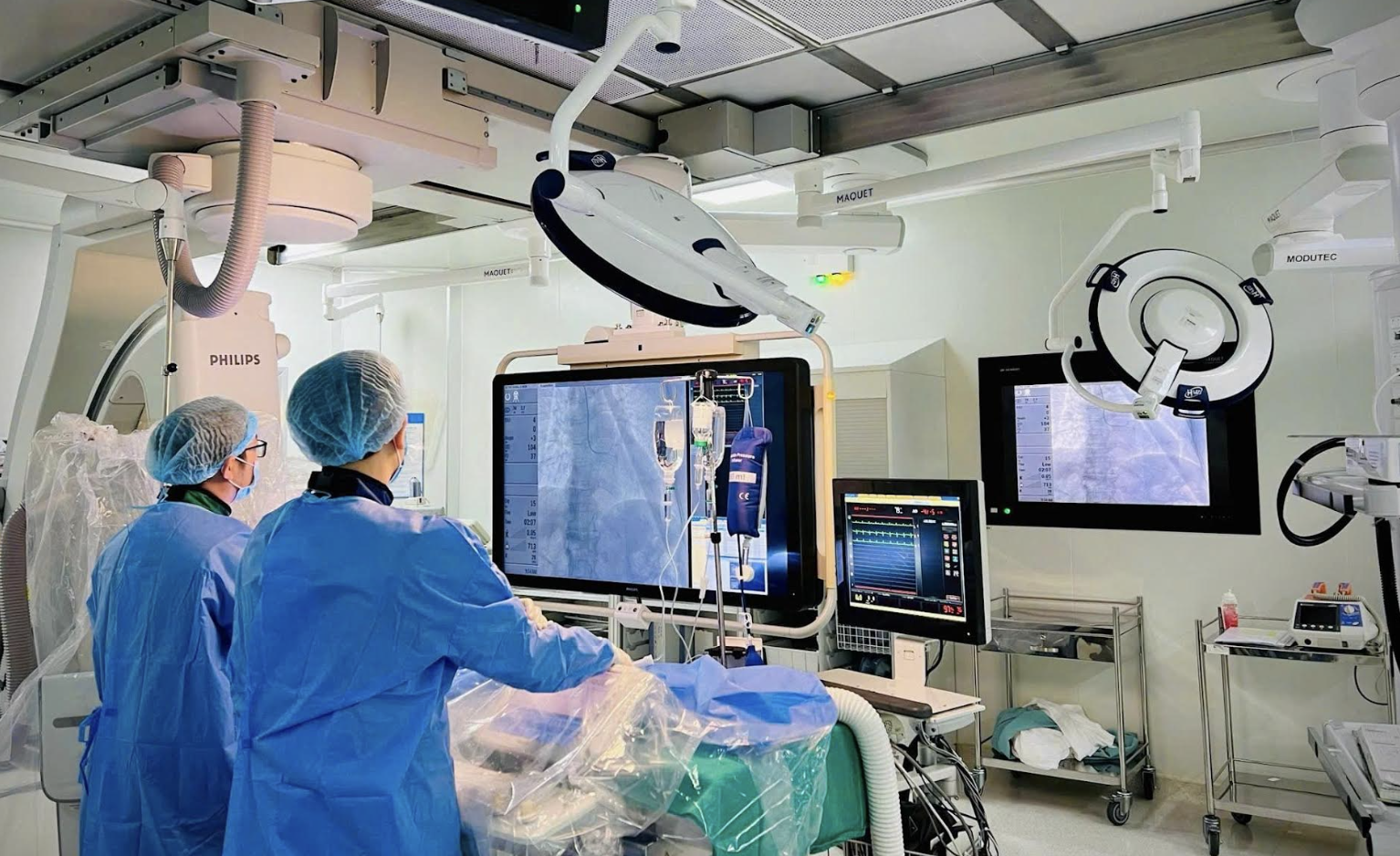 60 phút cứu sống Việt kiều Canada bị nhồi máu cơ tim - 1