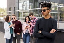 Gen Z cần mở lòng, ngưng kỳ vọng thế hệ khác hiểu mình