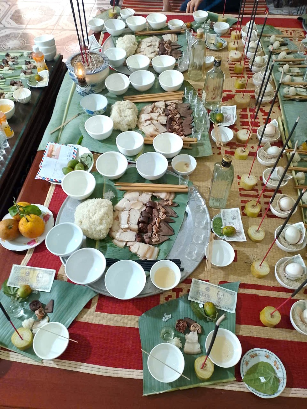 Mâm cỗ cúng bày không còn một chỗ trống của người Mường gây tò mò - 3 Mâm cỗ cúng bày không còn một chỗ trống của người Mường gây tò mò - 3
