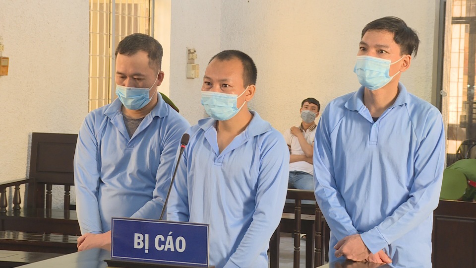 Vừa ra tù lại rủ nhau vào tù vì... nhớ nghề trộm! - 1 Vừa ra tù lại rủ nhau vào tù vì... nhớ nghề trộm! - 1