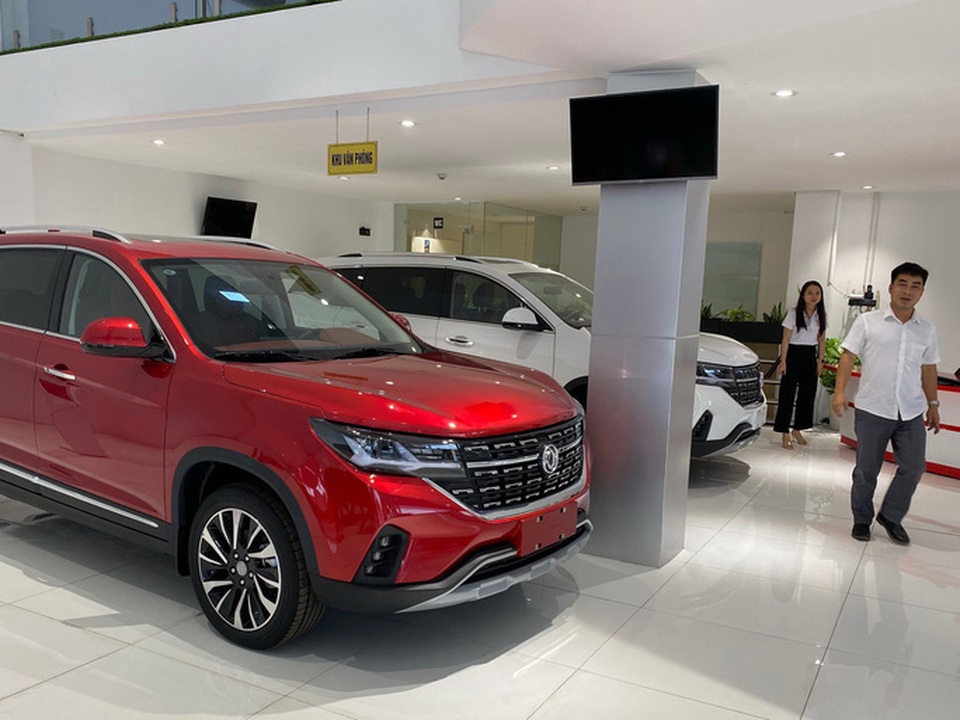 Ô tô Trung Quốc giảm giá mạnh, lôi kéo khách hàng - 1