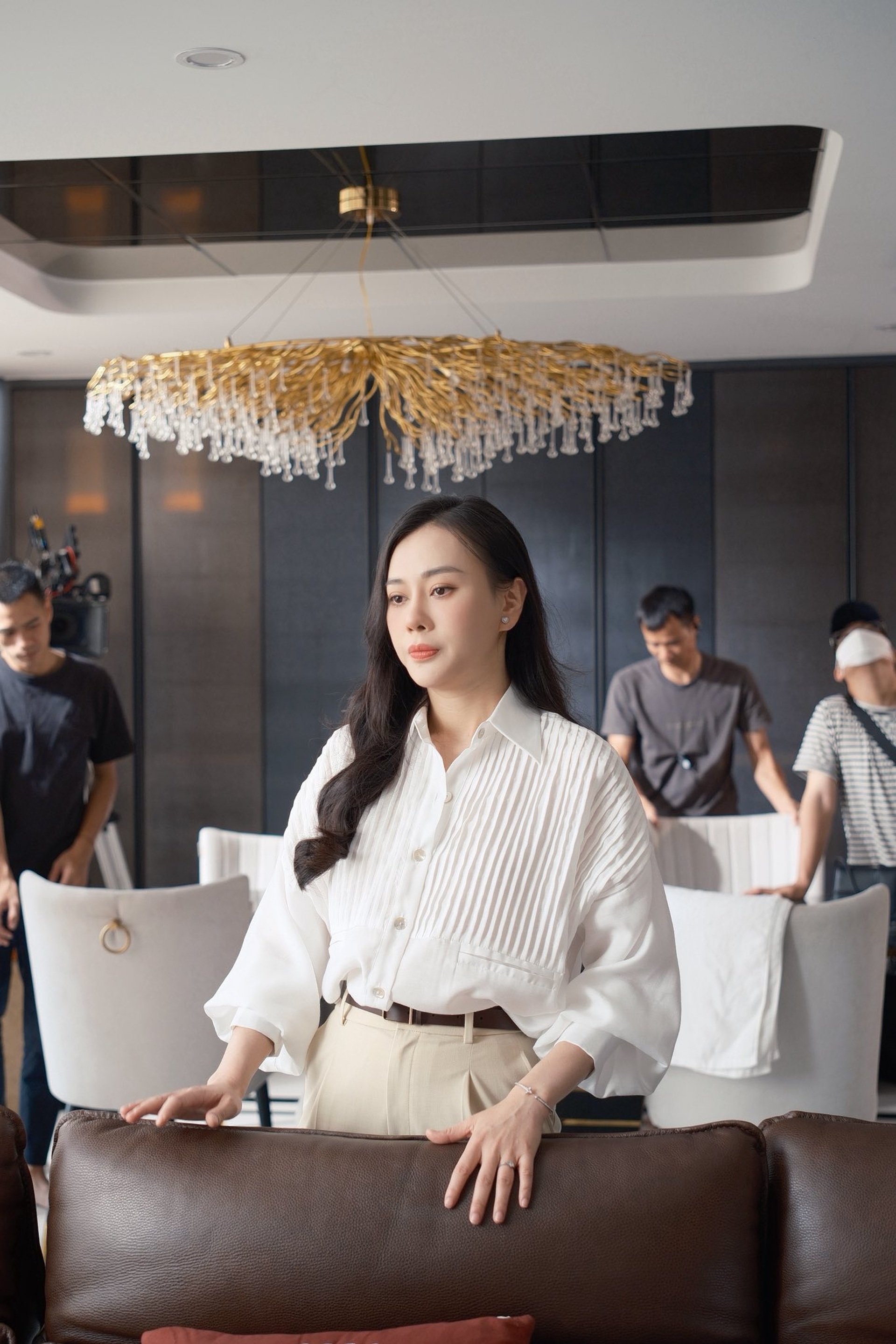 Phương Oanh diện bộ đồ giản dị giá 1,4 tỷ đồng, lộ là fan của Blackpink - 11 Phương Oanh diện bộ đồ giản dị giá 1,4 tỷ đồng, lộ là fan của Blackpink - 11
