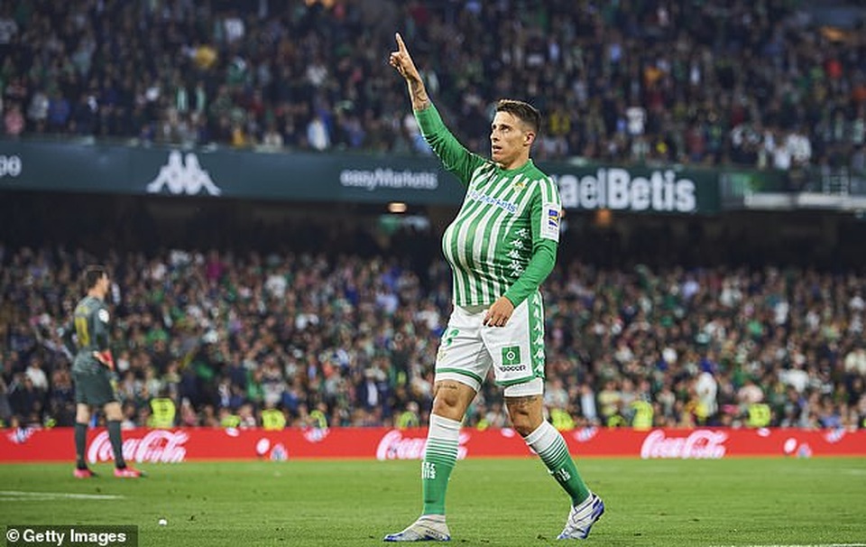 Thua sốc Betis, Real Madrid mất ngôi đầu bảng vào tay Barcelona - 11 Thua sốc Betis, Real Madrid mất ngôi đầu bảng vào tay Barcelona - 11