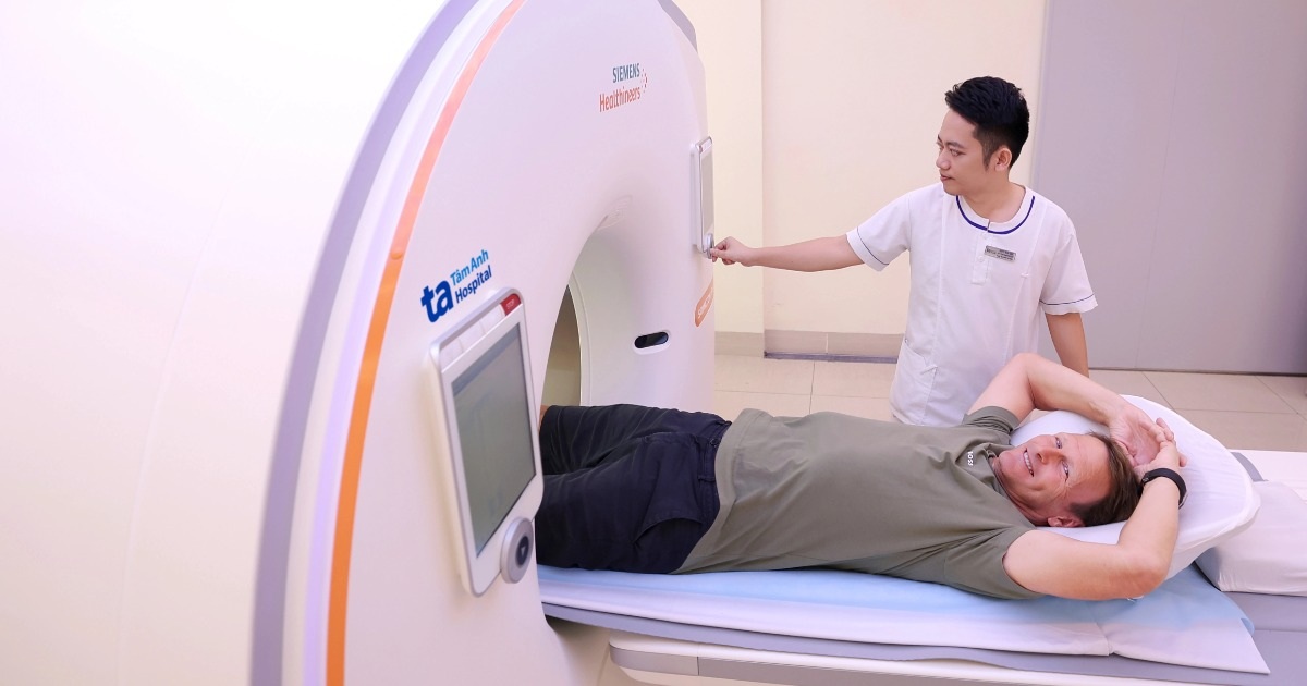 Bệnh viện Đa khoa Tâm Anh chăm sóc chuyên sâu những “đôi chân triệu đô” của bóng đá Anh