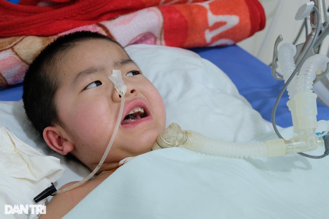 Bạn đọc giúp cậu bé có nguy cơ bỏ viện về chờ chết hơn 400 triệu đồng - 1 Bạn đọc giúp cậu bé có nguy cơ bỏ viện về chờ chết hơn 400 triệu đồng - 1