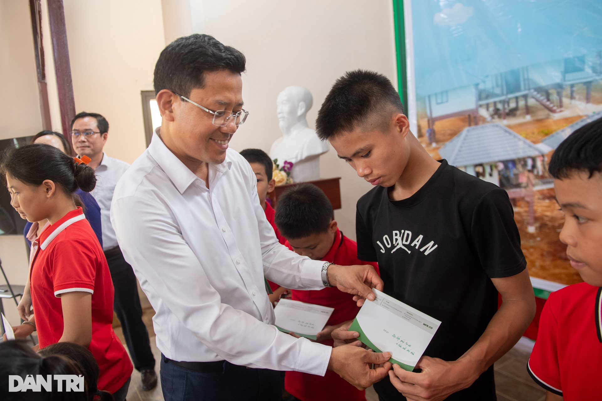 Khởi công xây dựng tuyến đường Làng Nủ - Trĩ Trong - 7 Khởi công xây dựng tuyến đường Làng Nủ - Trĩ Trong - 7