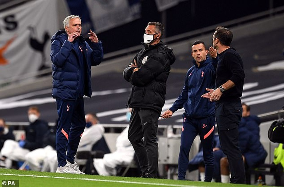 HLV Mourinho khẩu chiến dữ dội với đồng nghiệp Lampard - 4 HLV Mourinho khẩu chiến dữ dội với đồng nghiệp Lampard - 4